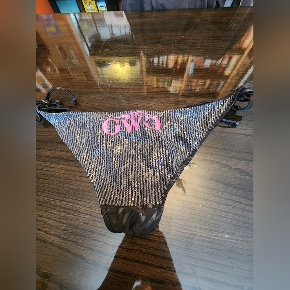 Girls with guns bikini bottoms - Picture 4 of 5